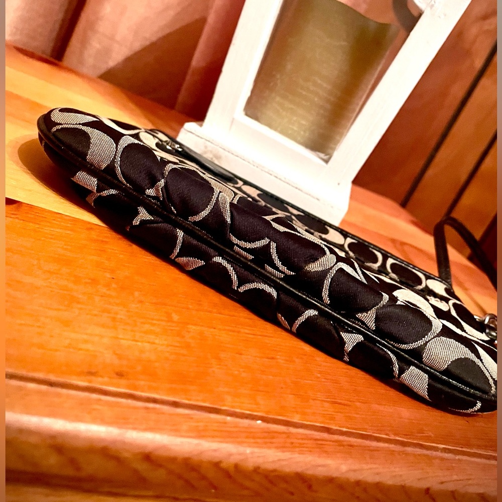 COACH black and white canvas and leather clutch or wristlet - Picture 9 of 16